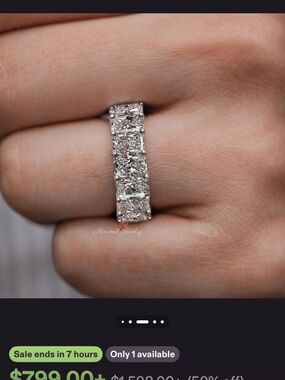 GORGEOUS SPARKLING BAND SZ 7 1/4